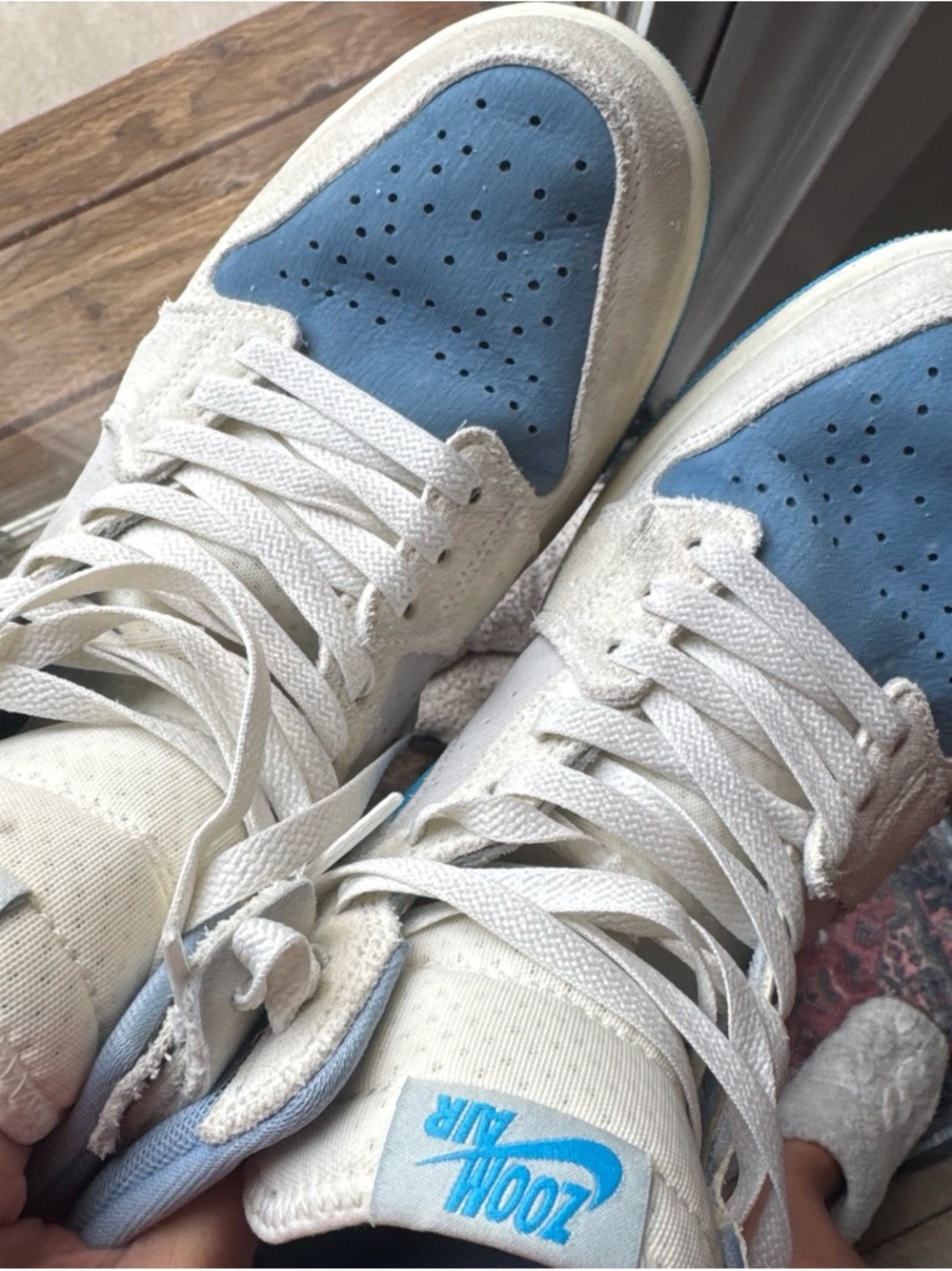 Jordan 1 Men’s High-Top Sneakers in cream and Blue - Picture 2 of 5